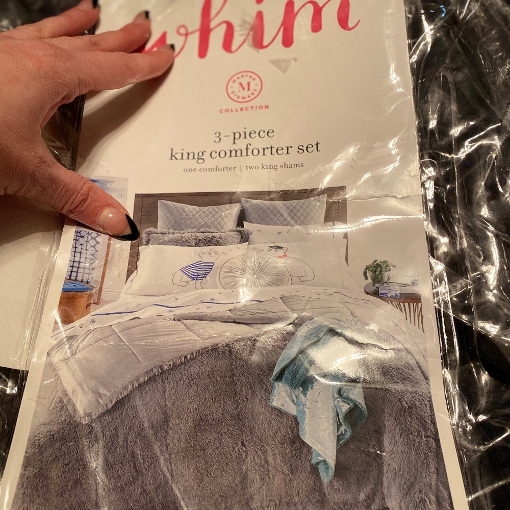New Martha Stewart king size comforter
